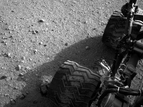 Curiosity rover begins eastbound trek on martian surface