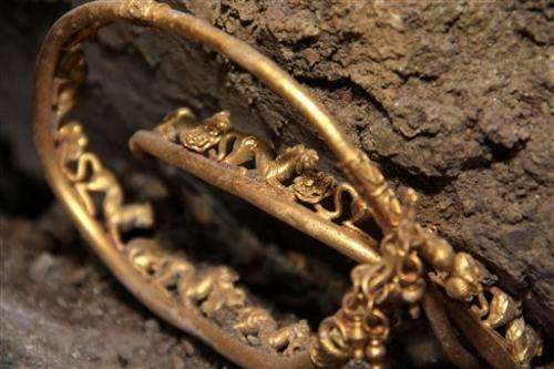 Archaeologists discover Thracian golden jewelry