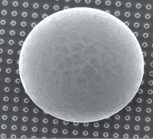 Nanotechnologists create minuscule soccer balls