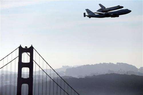 Endeavour lands at LA airport after aerial tour