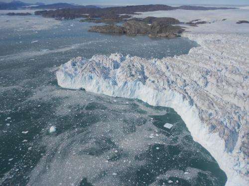 Aerial photos reveal dynamic ice sheet