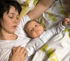 Babies can sleep safely next to mothers