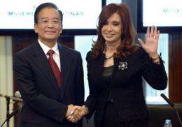 China's Prime Minister Wen Jiabao (L) and Argentine President Cristina Fernandez de Kirchner meet in June 2012