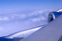 Controlling air flow over wings during supersonic flight