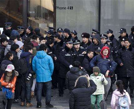 Crowd too big, Beijing Apple store cancels sale (AP)