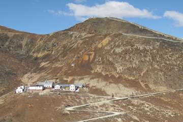 Doctors treat patients atop remote Andean peak through study of Acute Mountain Sickness
