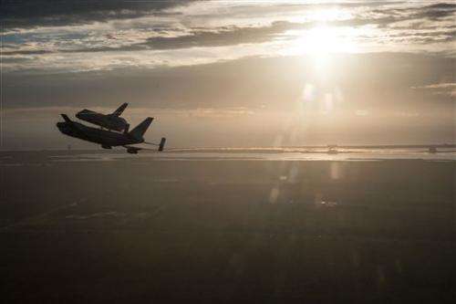 Endeavour flies over Arizona on way to Calif. home