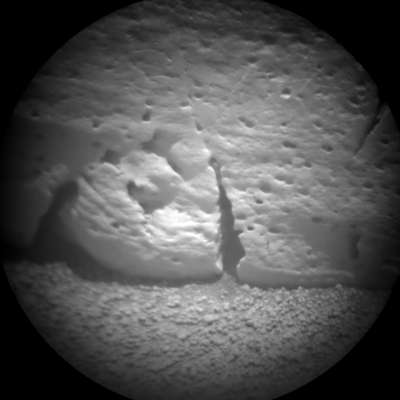 Fostering Curiosity: Mars Express relays rocky images