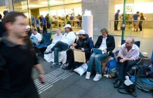 Gadget lovers wait in line in for the new iPhone 5