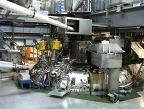 Hydrogen beam injector guides plasma physics research