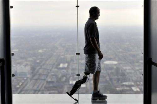Man with bionic leg to climb Chicago skyscraper