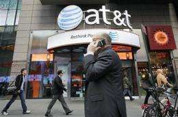 Monthly smartphone bills down at AT&amp;amp;T (AP)