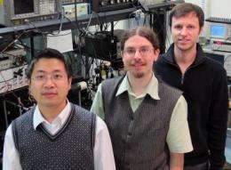 Physicists skirt thermal vibration, transfer optical signal via mechanical oscillator
