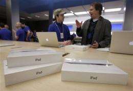Research firm: New iPad more expensive to make (AP)