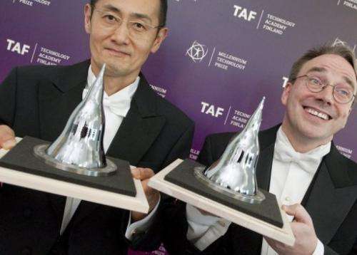 Shinya Yamanaka and Linus Torvalds (R) pose after being awarded the 2012 Millennium Technology Prize