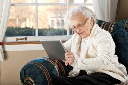 Surfing the net helps the elderly stay connected