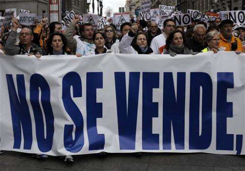 Thousands in Spain protest health privatization