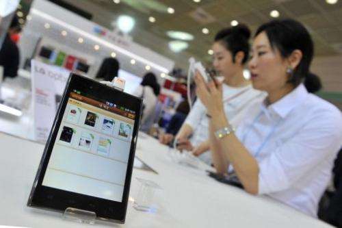A South Korean woman inspects LG's smartphone &quot;Optimus Vu&quot; during an IT show in Seoul on May 15, 2012