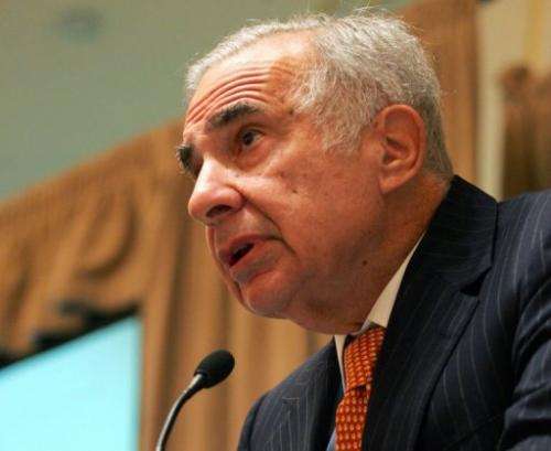 Carl Icahn speaks at a media conference on February 7, 2006 in New York City