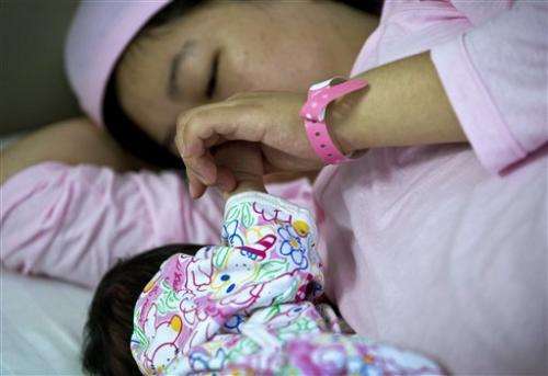 China promotes breast-feeding amid tainted milk