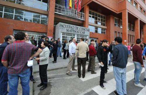 Spanish students and teachers stand in front of the Department of Mathematical Sciences at the Complutense University of Madrid 