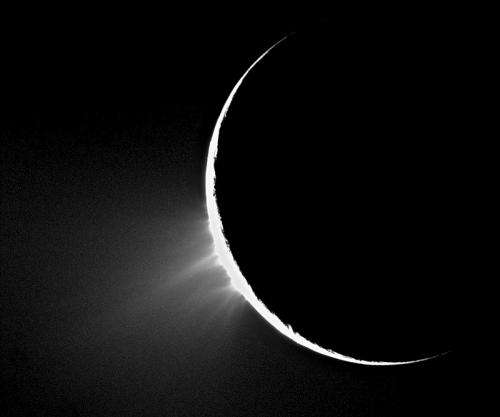 Enceladus’ jets reach all the way to its sea