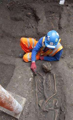 London rail workers find likely plague burial pit