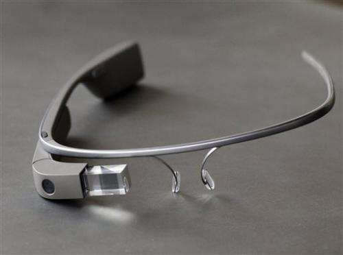 Exploring Google Glass through eyes of early users