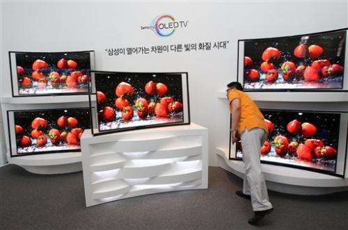 Samsung puts curve in OLED televisions