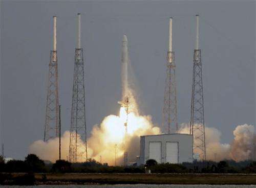 SpaceX working to fix Dragon capsule's thrusters