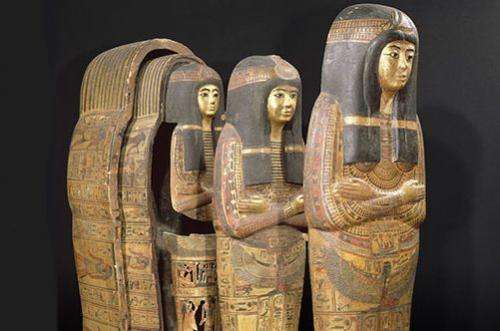 One mummy--many coffins
