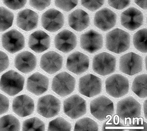 Researchers develop unique method for creating uniform nanoparticles