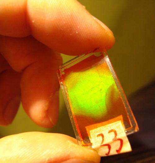 Researchers slow light to a crawl in liquid crystal matrix