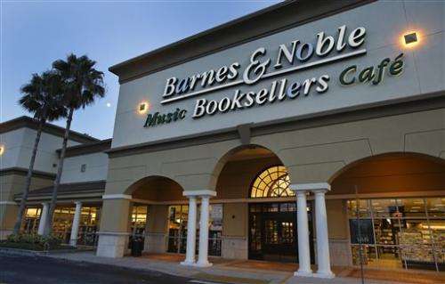 Barnes &amp; Noble 1Q loss widens; Riggio ends offer