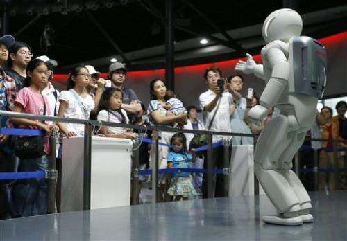 Honda's robot museum guide not yet a people person
