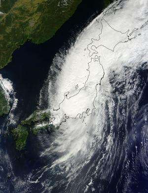 2 NASA satellites track Typhoon Man-yi across Japan