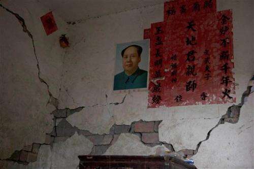 China rushes relief after Sichuan quake kills 186