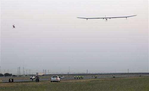 Solar plane lands in Ariz., 1st leg of major trip