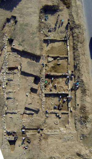 Discovery of a 2,700-year-old portico in Greece