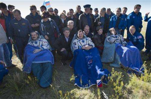 3-man space crew returns safely to Earth