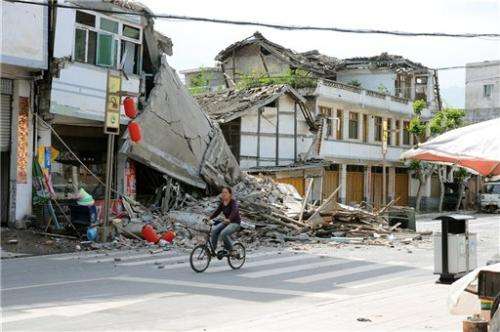 China rushes relief after Sichuan quake kills 186