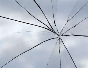 Researchers find number of cracks in struck glass related to speed of projectile