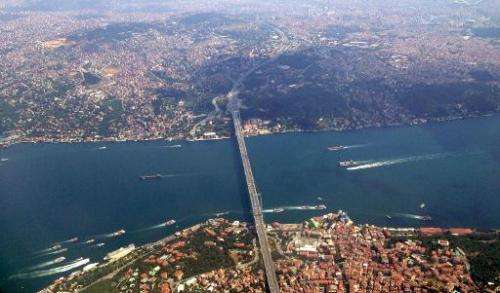 A photo of the Bosphorus river and Istanbul's Asian and European shores taken from the window of a commercial plane flying over 