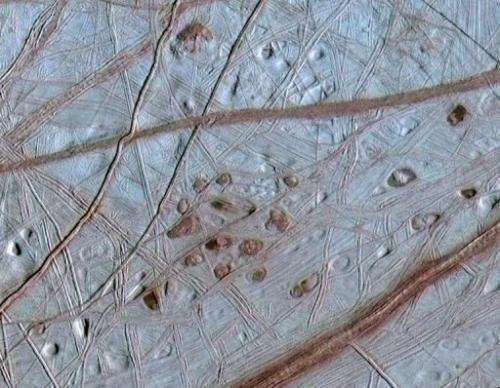 A view of Europa surface, combining information from images from NASA's Galileo spacecraft 31 May, 1998
