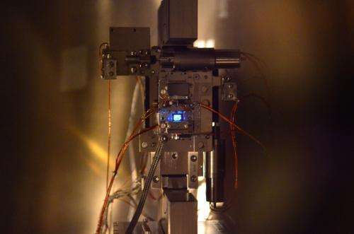 'Beam sharing': Two experiments with one X-ray laser