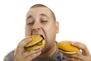 Binge eating more likely to lead to health risks in men