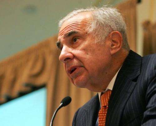 Carl Icahn speaks at a media conference, on February 7, 2006 in New York City