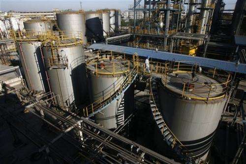 China oil majors barred from expanding refineries