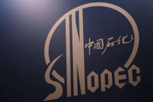 Chinese oil giant Sinopec is investing $1.02 billion in a US shale field as it teams up with Chesapeake Energy Corp.