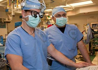 Complex spinal surgeries with 2 attending physicians, instead of 1, benefit patients